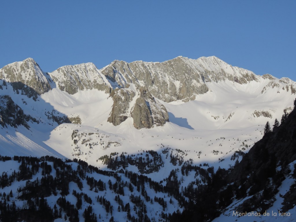 El pico de Bardamina con su cresta